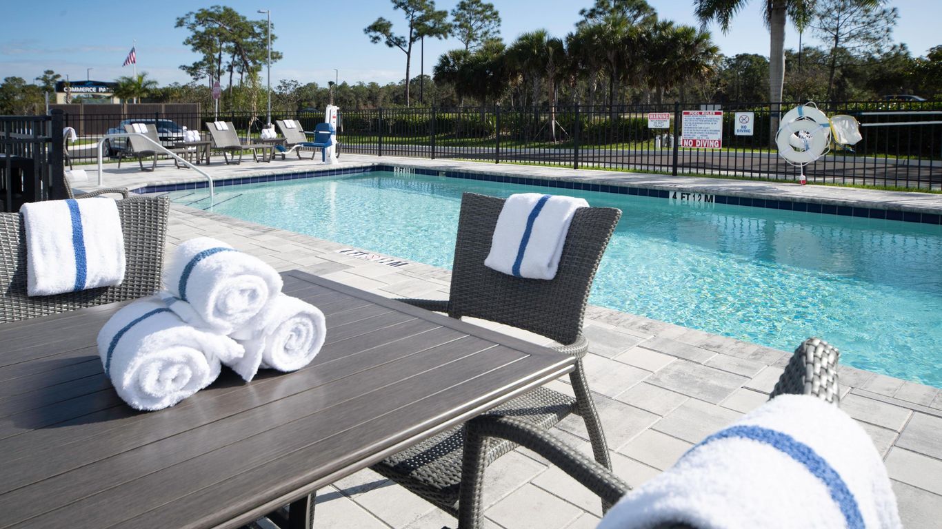 Holiday Inn Express & Suites Fort Myers Airport from 81. Fort Myers