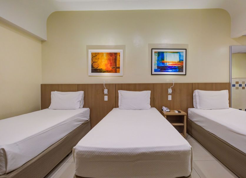 Rio Aeroporto Hotel Galeão room with three single beds in Rio de Janeiro