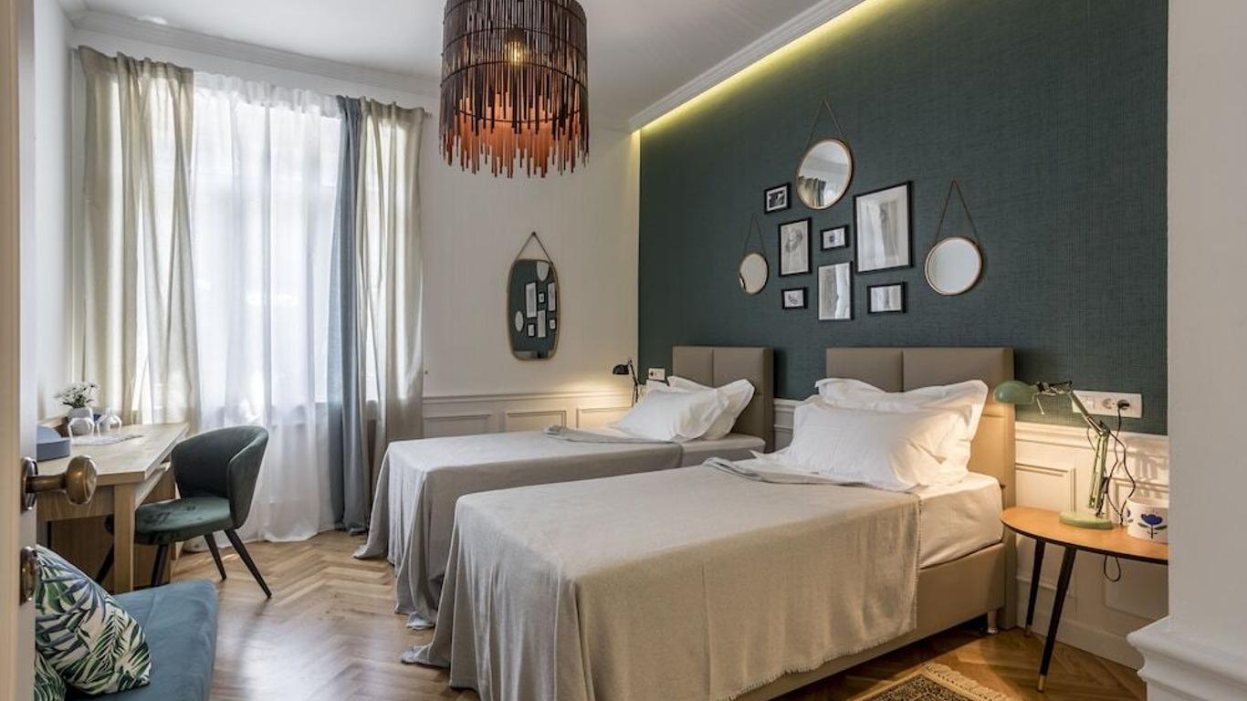 Evala luxury rooms with pool and garden