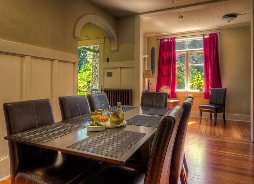 Dining room Photo
