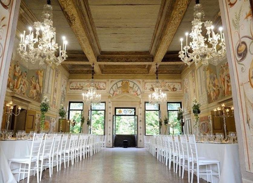Banquet hall Photo