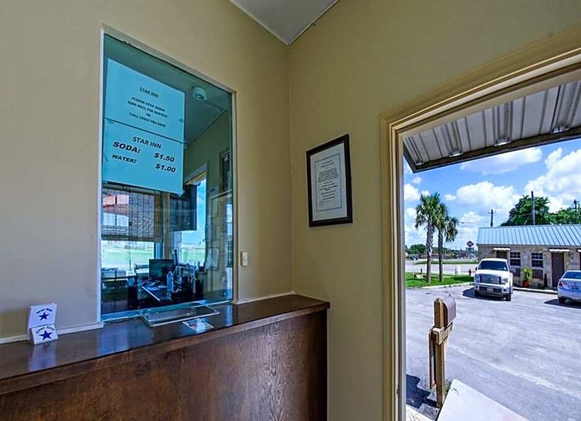 Star Inn in Karnes City lobby front desk with open doorway to parking lot