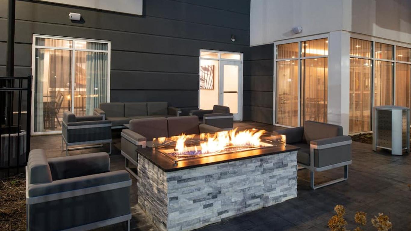 Fairfield Inn & Suites by Marriott Charlotte University Research Park