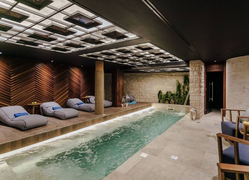 Boutique Hotel & Spa Casa del Mare - Mediterraneo in Herceg Novi indoor spa pool with lounge chairs