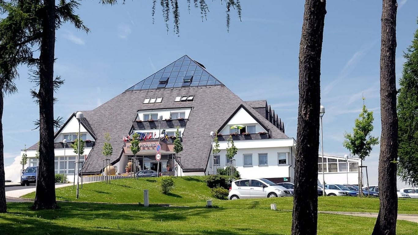Lazensky Hotel Pyramida