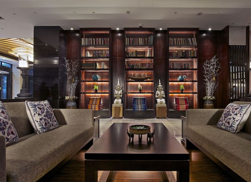 Ssaw Boutique Hotel Shanghai Hongkou lounge with sofas, coffee table and illuminated bookshelf wall