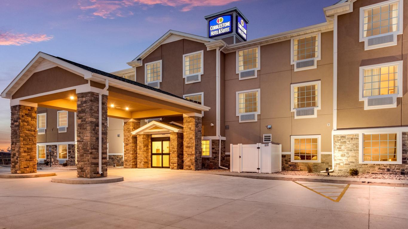 Cobblestone Hotel & Suites - Cozad