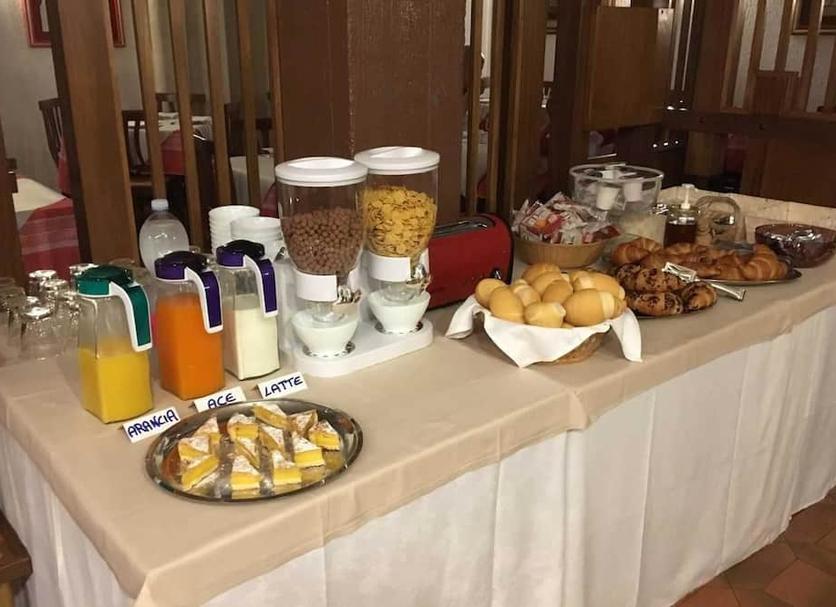 Buffet Photo