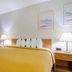 Quality Inn Rosebud Casino Mission room with king bed, lamps and upholstered chair