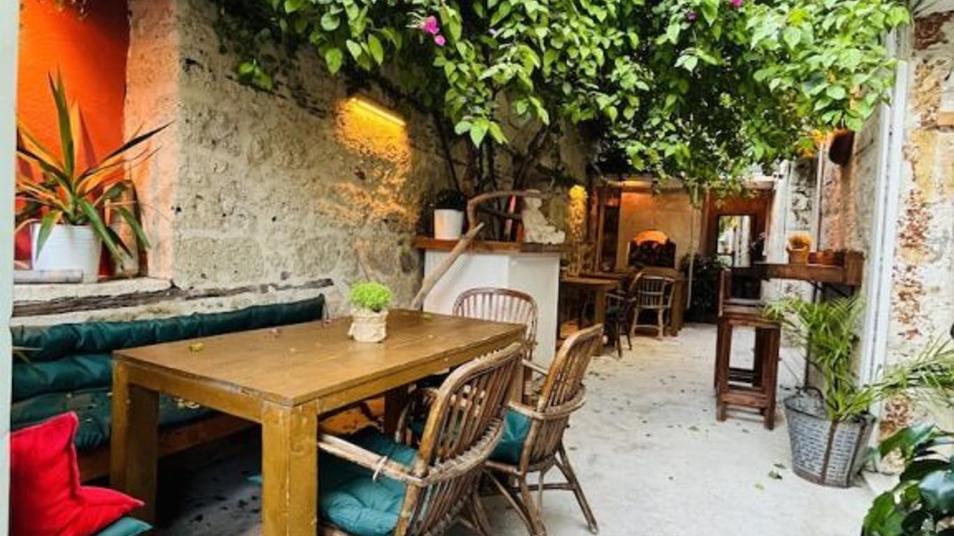 Alacati Bycarlos Butik Otel