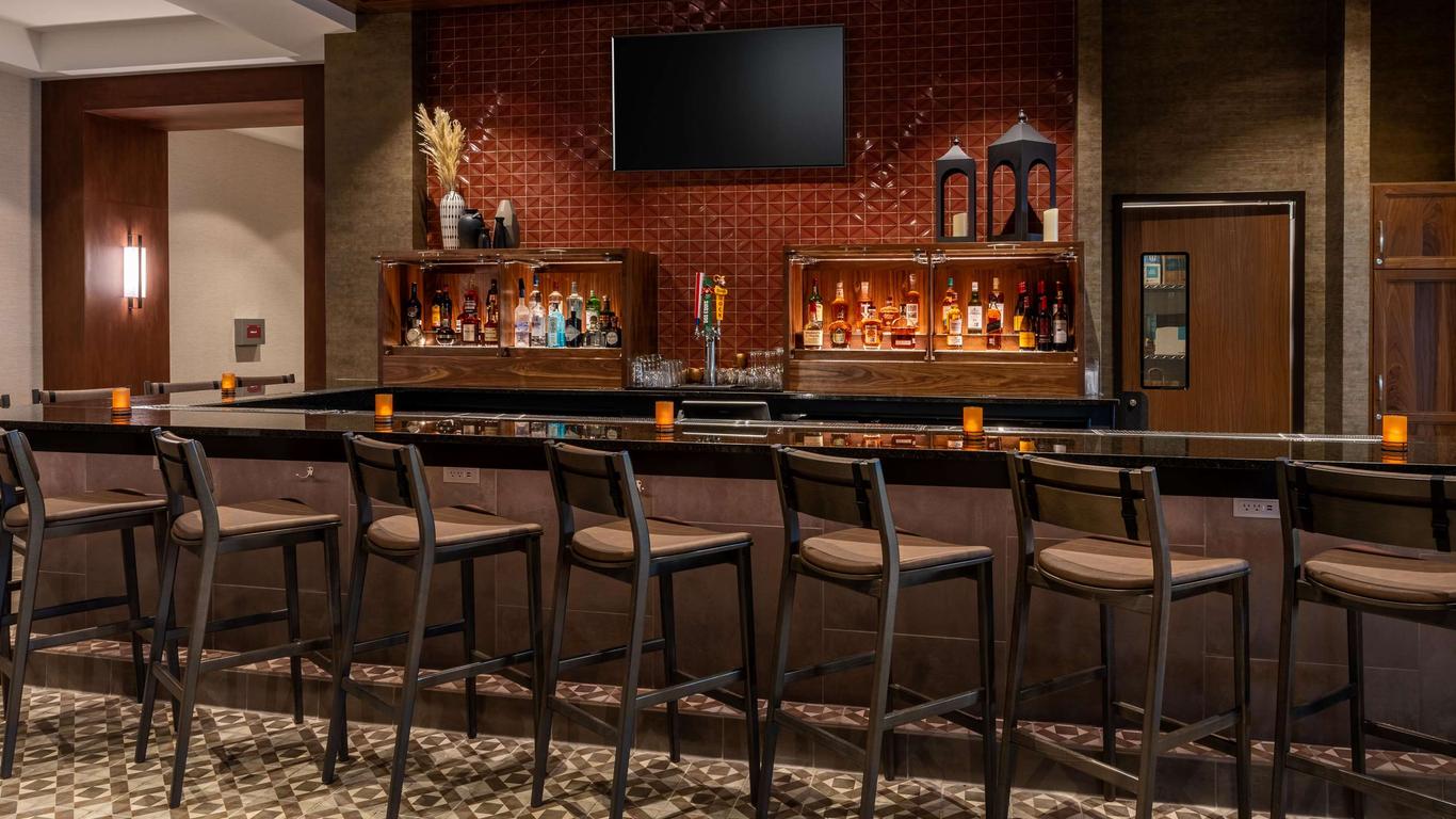 Drury Plaza Hotel Dallas Arlington
