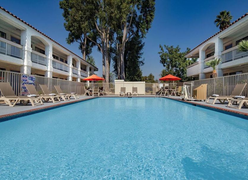 Motel 6 Thousand Oaks pool courtyard with lounge chairs and palm trees in Newbury Park