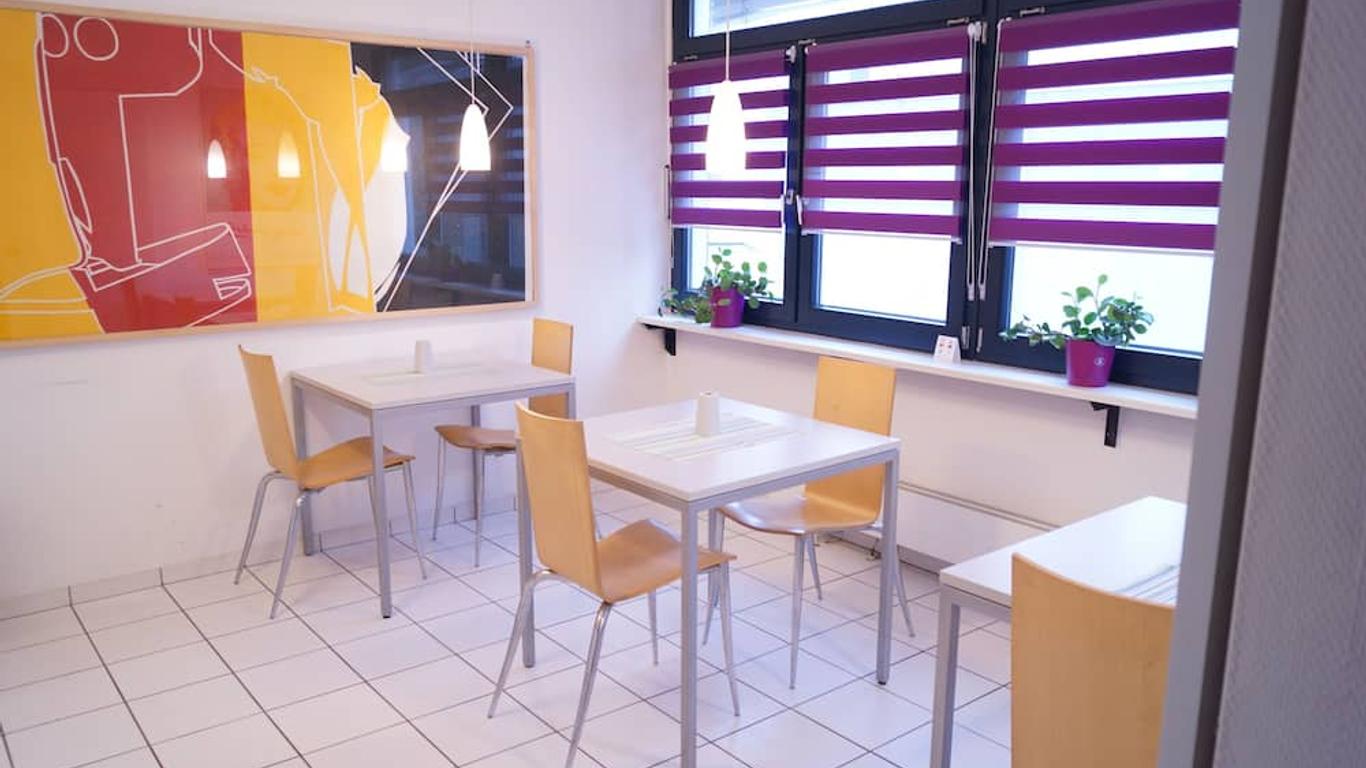 Atelierhaus Budget Hotel