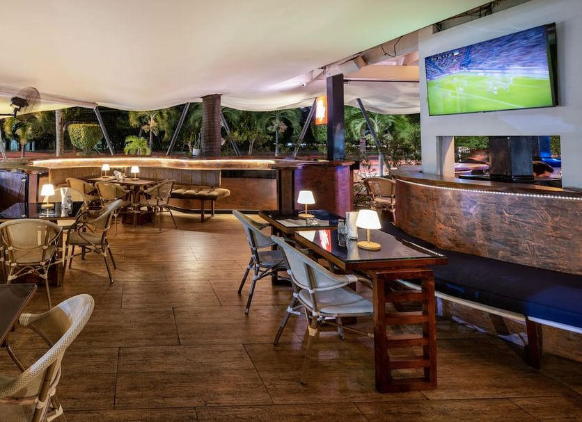 W&P Santo Domingo lounge with bar, tables, and TV in Santo Domingo