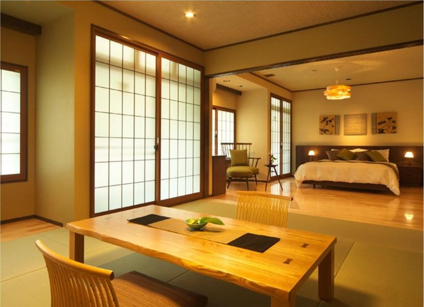 Motoyu Magokuro in Takayama: Japanese-style room with tatami dining table, shoji screens and bedroom