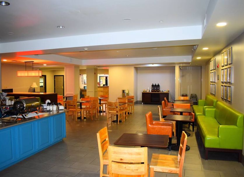 Country Inn & Suites by Radisson, Hagerstown, MD lobby lounge with seating and breakfast area
