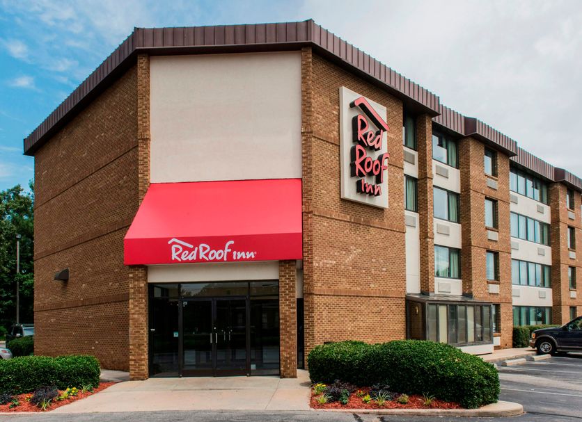 Red Roof Inn Raleigh Southwest - Cary brick exterior and entrance in Cary