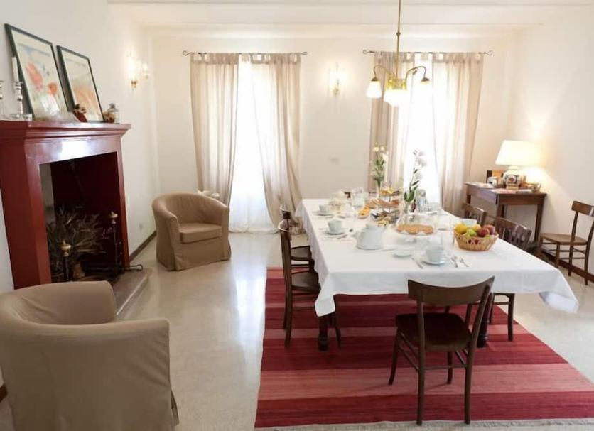 Dining room Photo