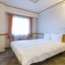 Toyoko Inn Keio sen Hashimoto eki Kita guchi guest room with double bed and window seating in Sagamihara