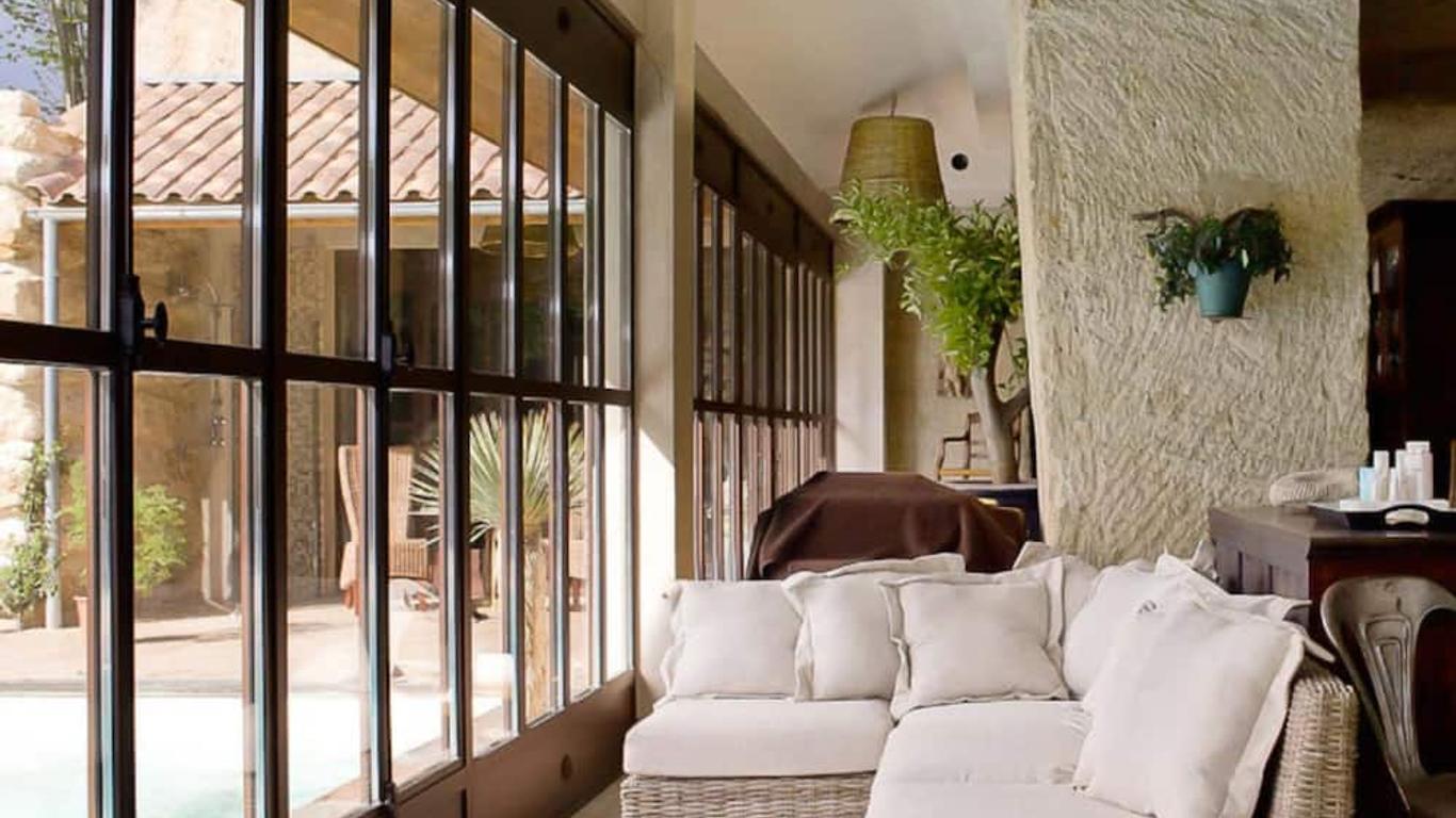 Château Latour Segur Suites & Spa