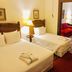 Park Plaza Hotel in Winter Park: guest room with two twin beds, lamp, and seating area