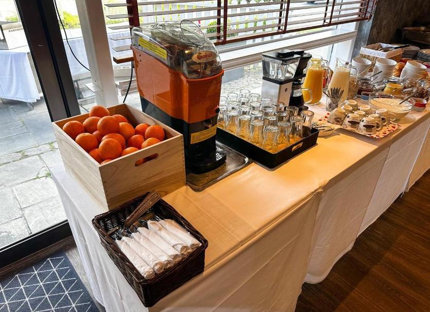 Buffet Photo