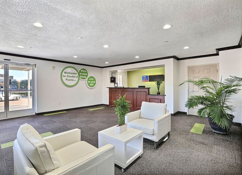 Studio 6-Plano, TX - Dallas - Plano Medical Center lobby seating area with front desk and large windows