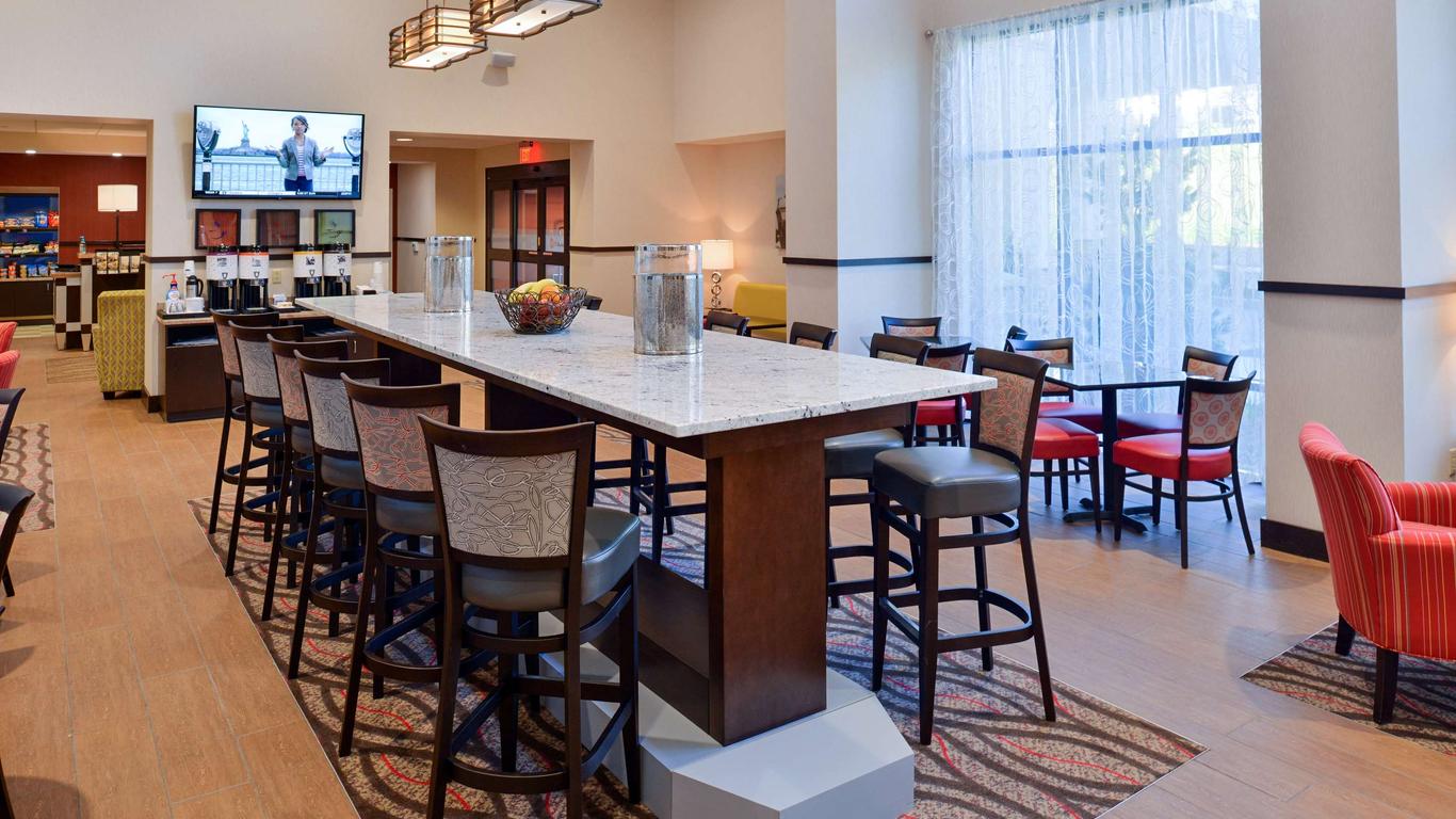 Hampton Inn & Suites California University-Pittsburgh