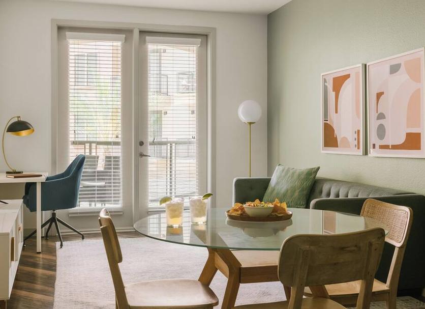 Dining room Photo