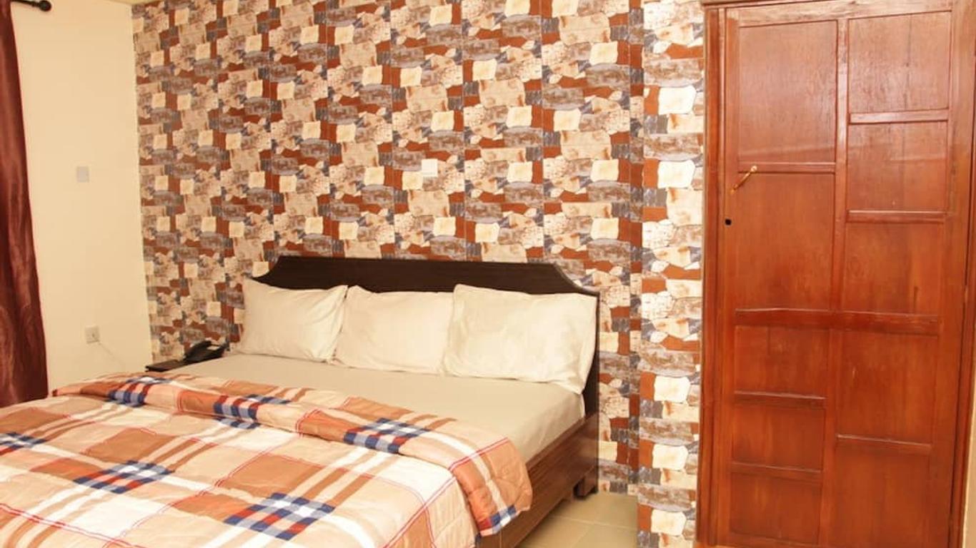 Pedallo Luxury Inn Ltd