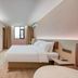 Hanting Hotel Wuxi Railway Station Guangrui Road guest room in Wuxi with bed and window