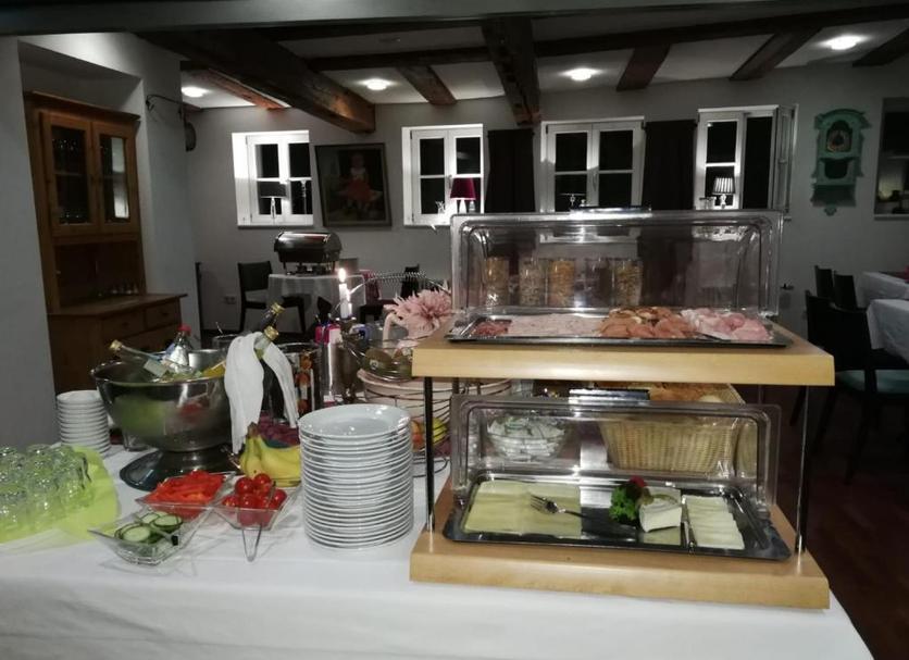 Buffet Photo