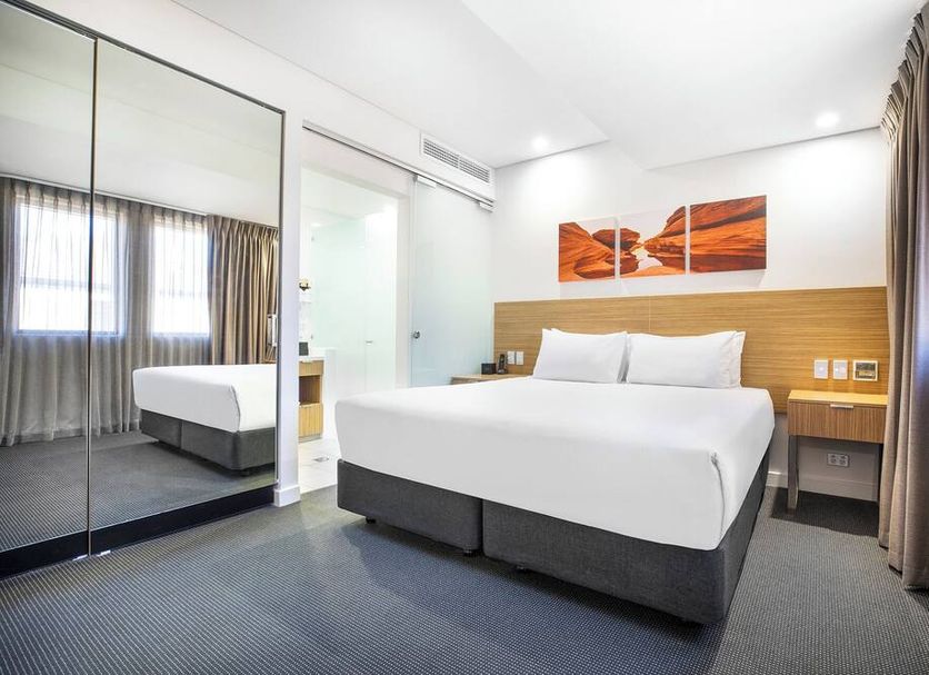 Country Comfort Perth in Belmont guest room with king bed, mirrored wardrobe and large window