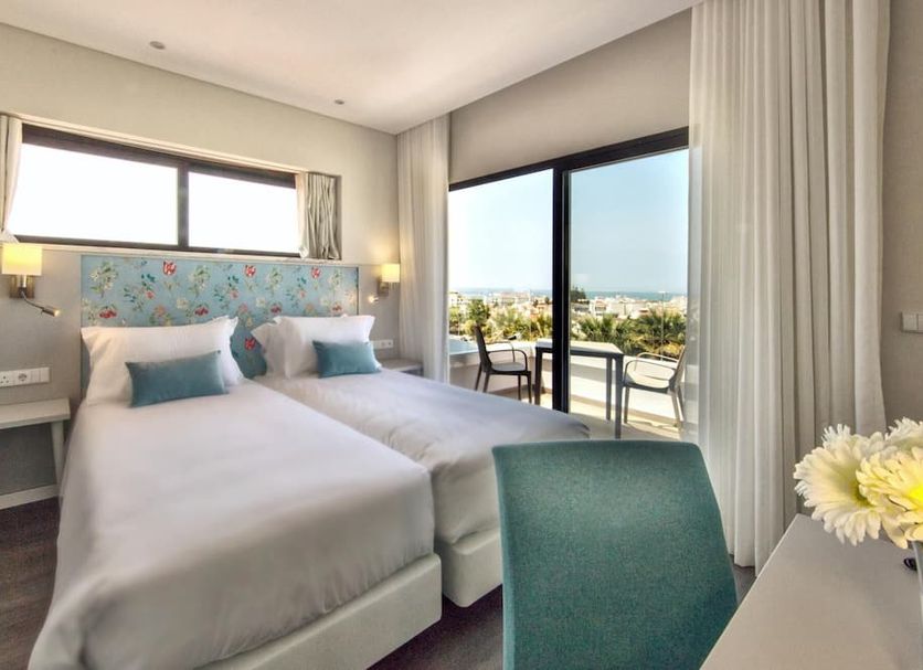Agua Hotels Alvor Jardim room with twin beds, balcony and sea view in Portimão