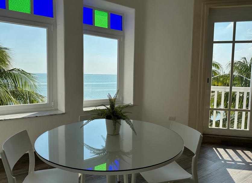 Dining room Photo