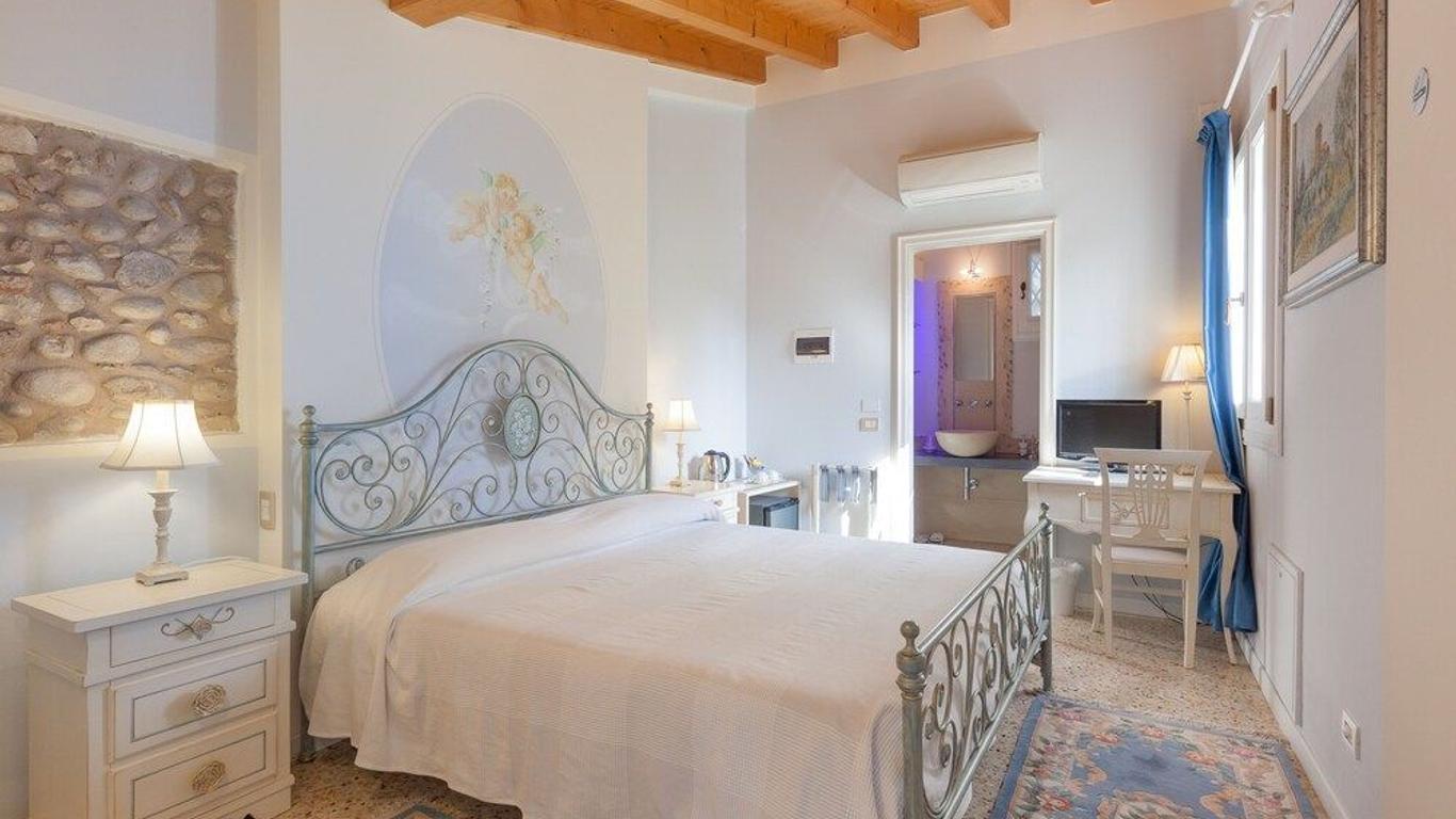Talamo Rooms
