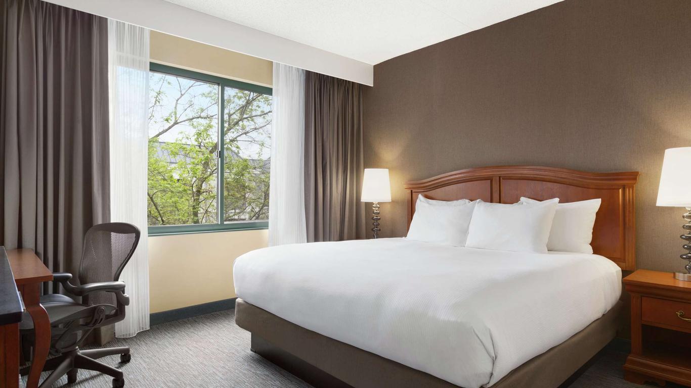 DoubleTree by Hilton Hotel Detroit - Novi