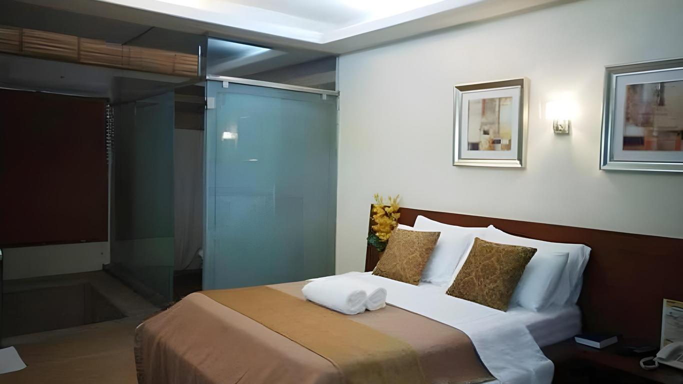 Splash Suites Hotel Laguna