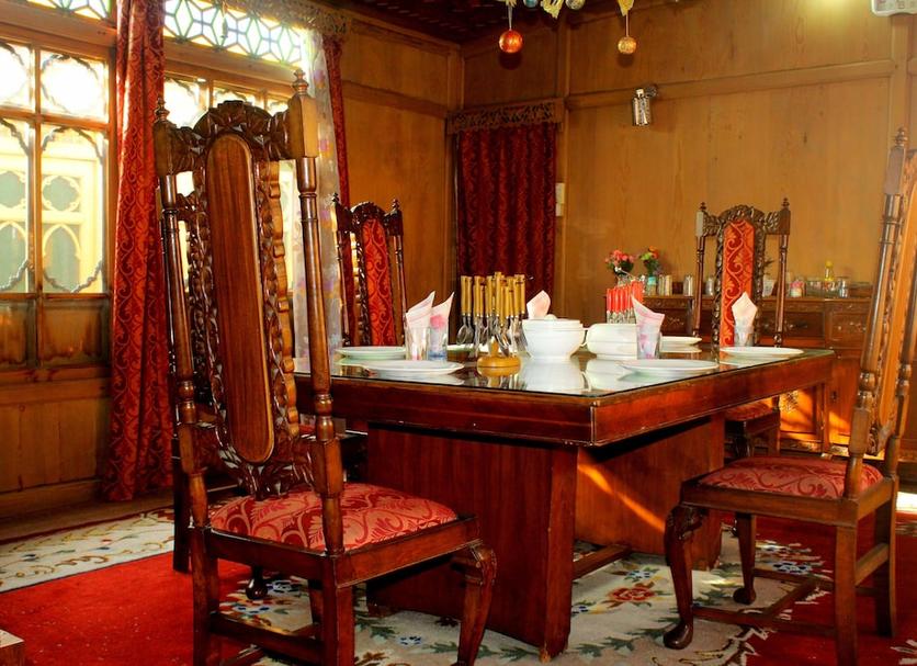 Dining room Photo