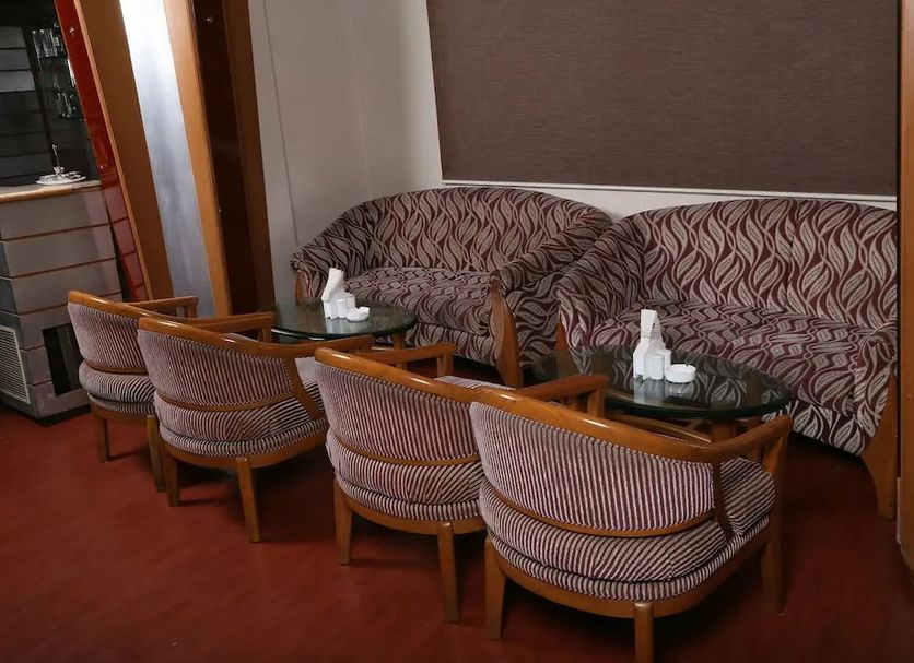 Hotel Amar Vilas in Indore lounge with patterned sofas, armchairs and glass-topped tables