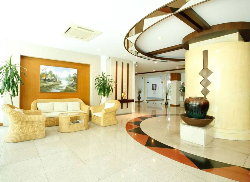 Chaidee Mansion Bangkok lobby with wicker seating, potted plants and a decorative circular ceiling design