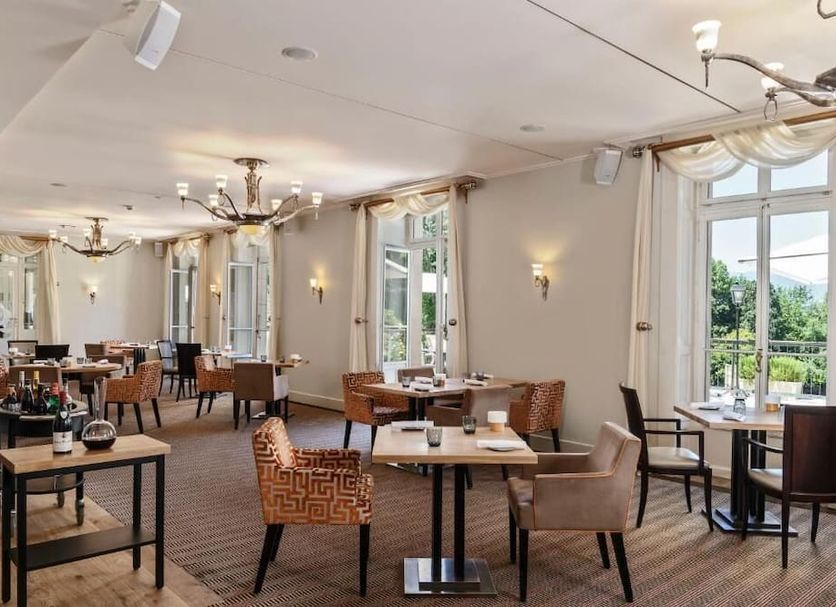 Restaurant Photo