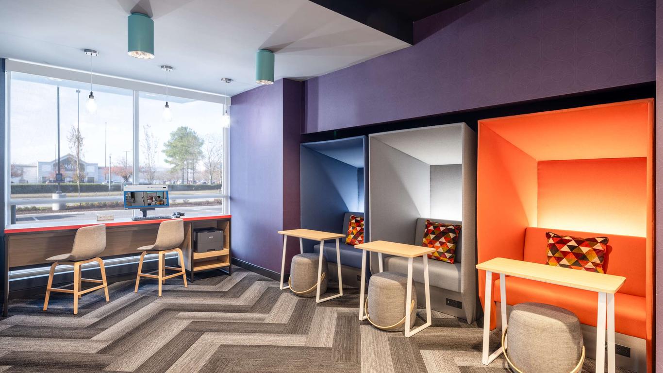 Tru by Hilton Chesapeake Greenbrier