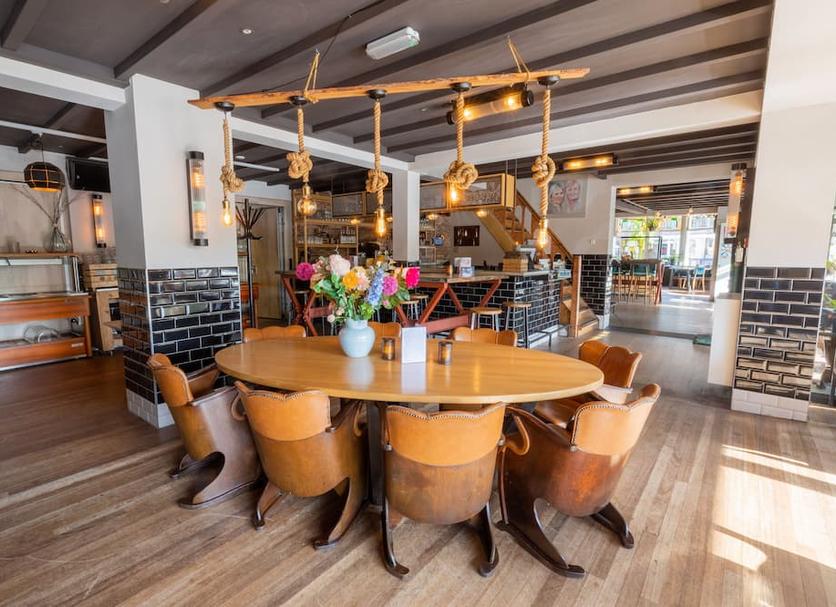 Dining room Photo