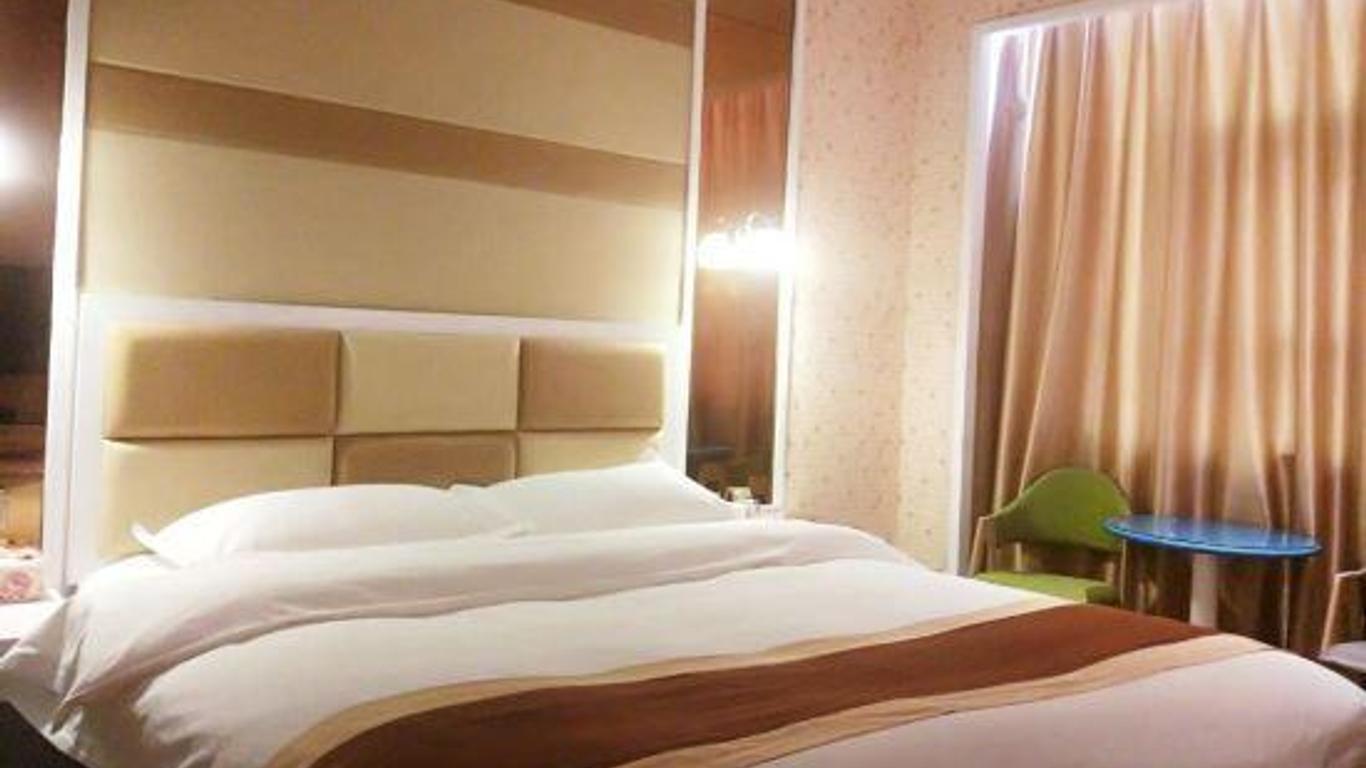 Jiutian Holiday Hotel