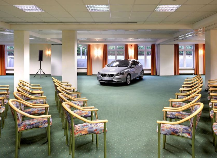 Sonnenhof in Dietzenbach conference room with chairs arranged around a silver car display