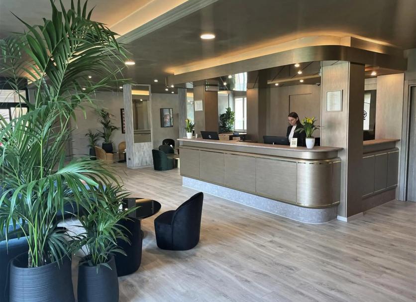 Front desk Photo