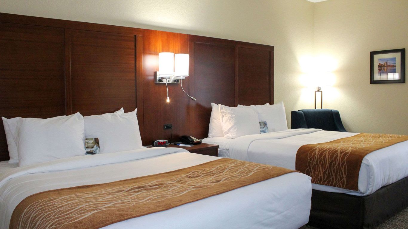 Comfort Inn And Suites Fultondale Gardendale I-65 84 Fultondale Hotel Deals Reviews - Kayak