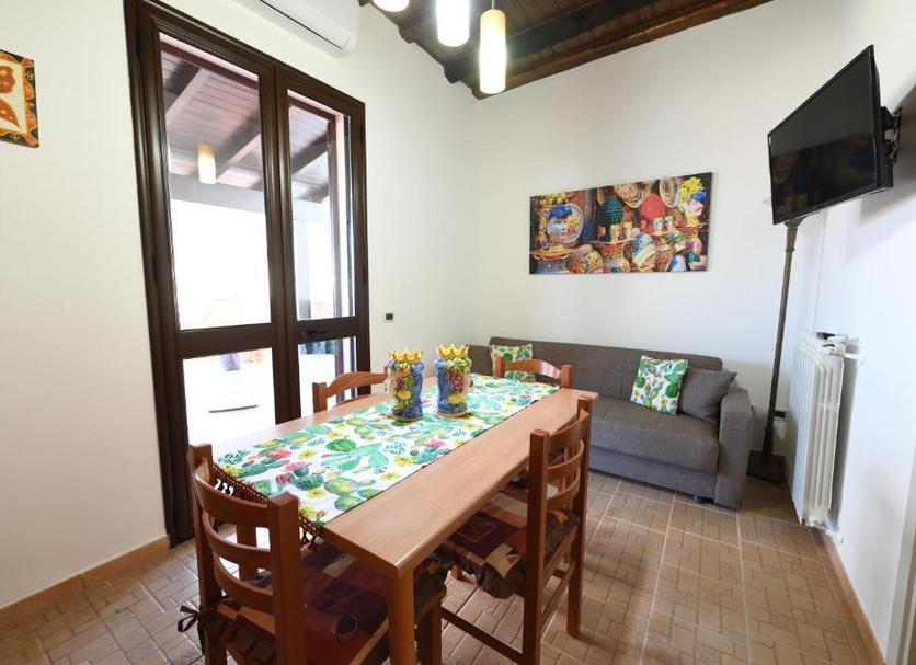 Dining room Photo