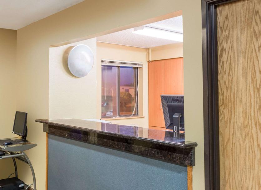 Front desk Photo